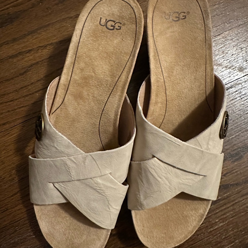 UGG Women's Tan Cross-Band Sandals